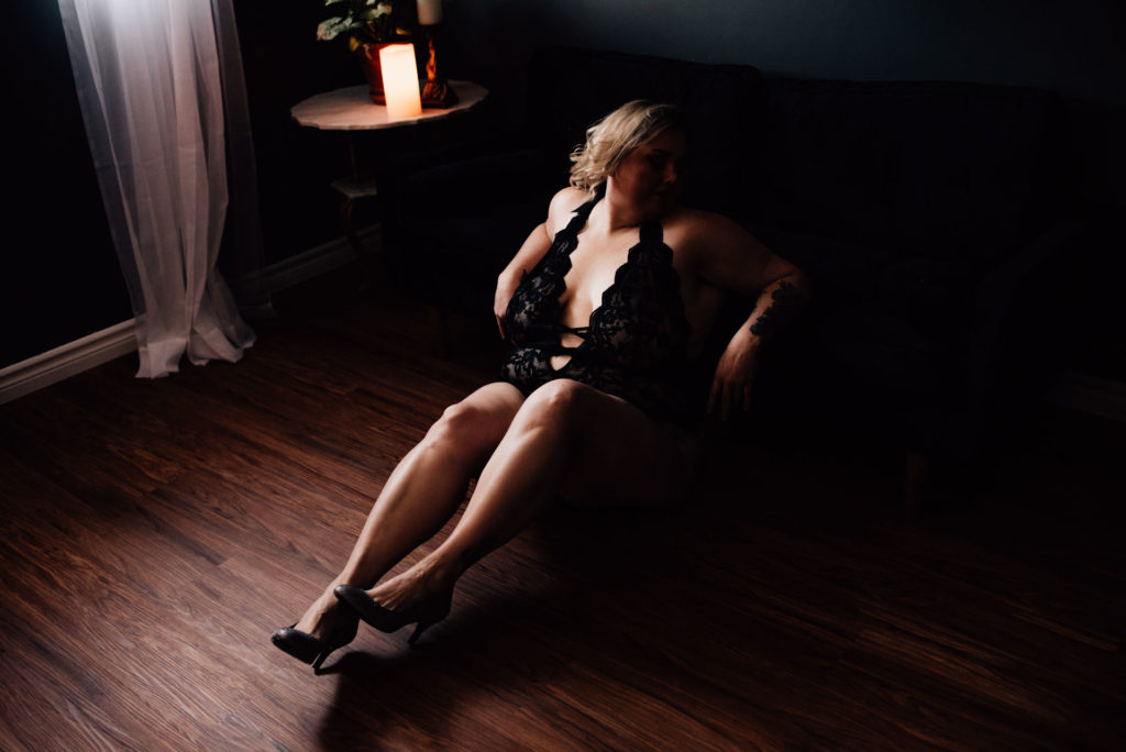 woman posing for boudoir photo shoot in stilletoes